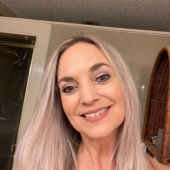 Meet your Posher, Shelly - Picture 1 of 1